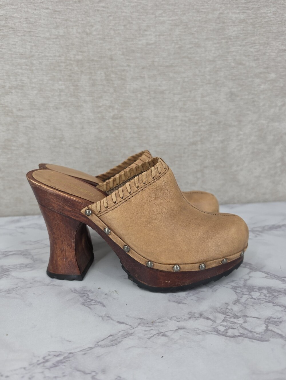Y2K Candie's Tan Leather Brown Wood Wooden Heeled Mules Clogs